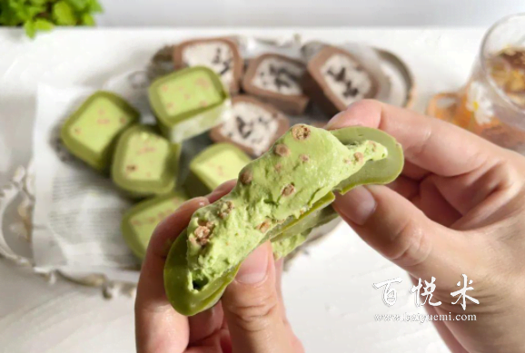 不用烤箱的夏日甜品王，兩種口味的奶酪小方，糯嘰嘰，冰涼香濃